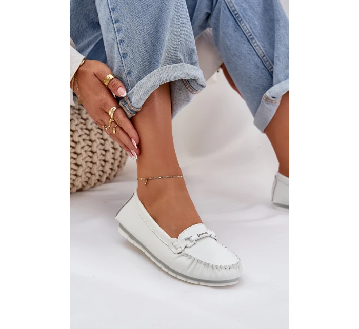 Płaskie Skórzane Mokasyny Z Ozdobą S.Barski LR51-547 Białe Płaskie Skórzane Mokasyny Z Ozdobą S.Barski LR51-547 Białe