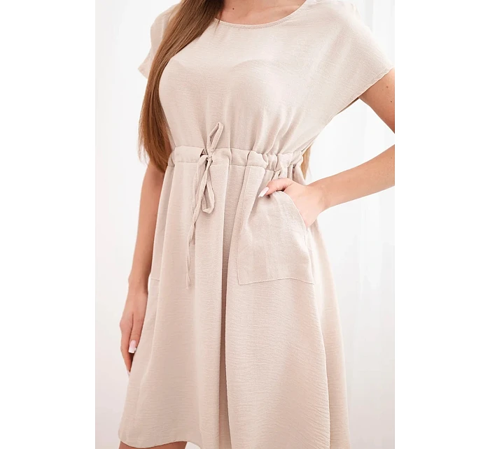 Dámské šaty s krátkým rukávem a páskem v pase béžová