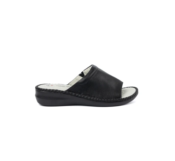 Moderné dámske čierne ponožky na plochom podpätku Moderné dámske čierne ponožky na plochom podpätku