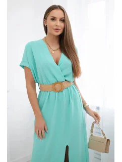 Dlhé šaty s ozdobným opaskom vo farbe svetlej mäty