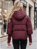 Dámská zimní prošívaná bunda s kapucí model 22366741 vínová - FashionStreet