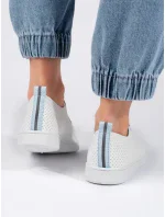 Krásné dámské bílé tenisky bez podpatku Krásné dámské bílé tenisky bez podpatku