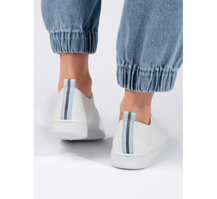 Krásné dámské bílé tenisky bez podpatku Krásné dámské bílé tenisky bez podpatku