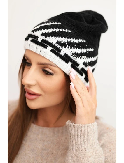 Dámska zimná vlnená čiapka s geometrickým vzorom a kamienkami K469 čierna Dámska zimná vlnená čiapka s geometrickým vzorom a kamienkami K469 čierna