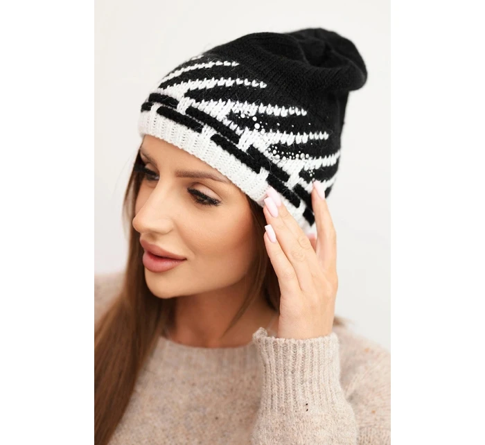 Dámska zimná vlnená čiapka s geometrickým vzorom a kamienkami K469 čierna Dámska zimná vlnená čiapka s geometrickým vzorom a kamienkami K469 čierna