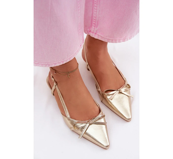 Dámské sandály z umělé kůže na nízkém podpatku Zlaté model 22107058 - Boto