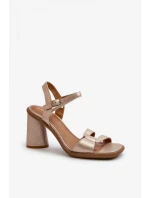 Sandále na podpätku model 198397 Vykročte štýlovo