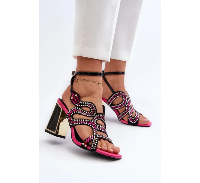 Sandále na podpätku model 196972 Vykročte štýlovo Sandále na podpätku model 196972 Vykročte štýlovo