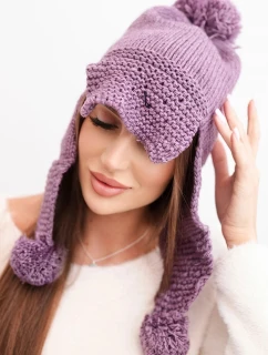 Dámska zimná čiapka s vlnou, kšiltom a bambuľkami K475 fialová