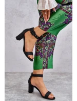 Lesklé sandály na podpatku Černé model 21608002 - Boto Lesklé sandály na podpatku Černé model 21608002 - Boto