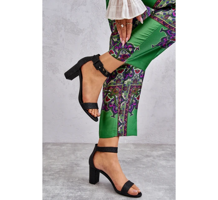 Lesklé sandály na podpatku Černé model 21608002 - Boto Lesklé sandály na podpatku Černé model 21608002 - Boto