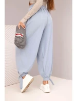 Dámske nohavice so širokými nohavicami a viazaním v spodnej časti džínsovo modré