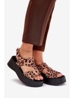 Dámské sandály s leopardím vzorem na platformě z eko semiše hnědé model 21688144 - Boto