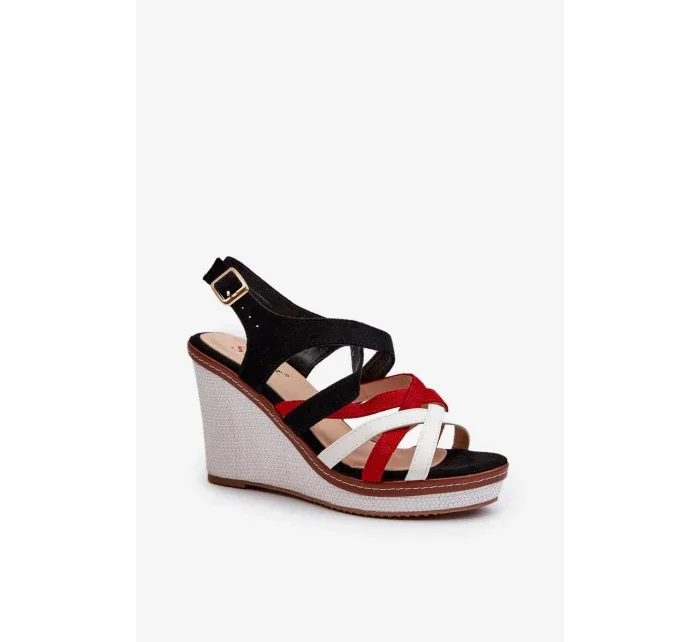 Černé sandály Ellen model 20450434 na klínu - Kesi