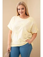 Dámská bavlněná halenka Plus Size s model 22212486 květinami žlutá - K-Fashion Dámská bavlněná halenka Plus Size s model 22212486 květinami žlutá - K-Fashion
