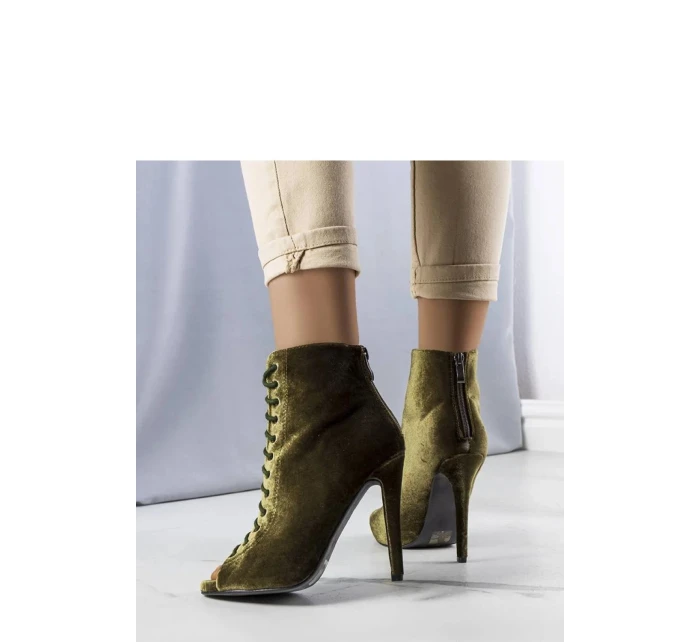 Topánky na podpätku model 208024 Solea Topánky na podpätku model 208024 Solea