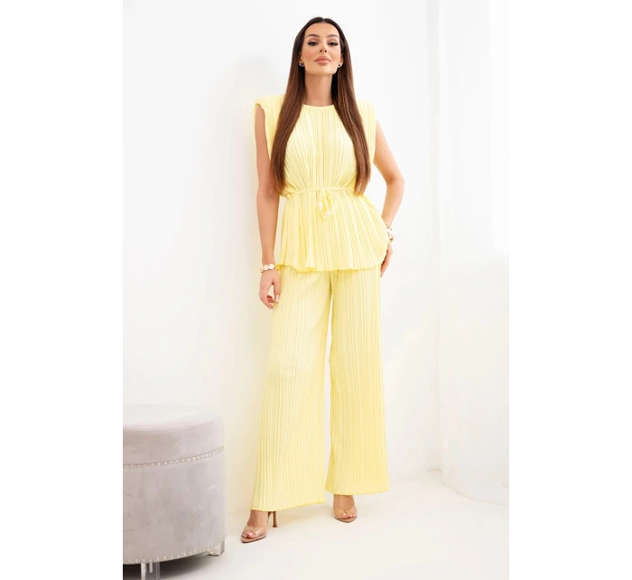 Dámska plisovaná súprava z viskózy s viazanou blúzkou a širokými nohavicami žltá