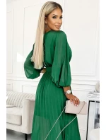 KLARA Světle zelené dámské plisované šaty s výstřihem a opaskem model 21109897 - numoco basic KLARA Světle zelené dámské plisované šaty s výstřihem a opaskem model 21109897 - numoco basic