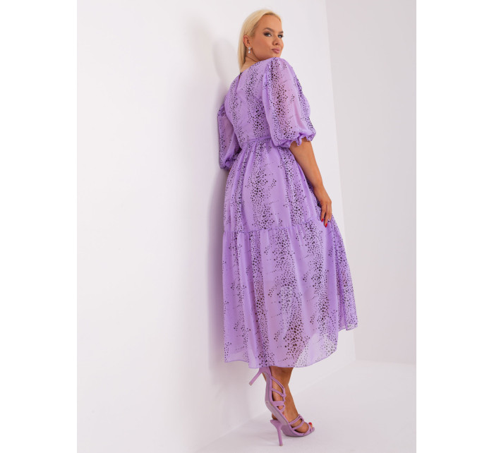 Svetlo fialové plus size šaty s potlačou