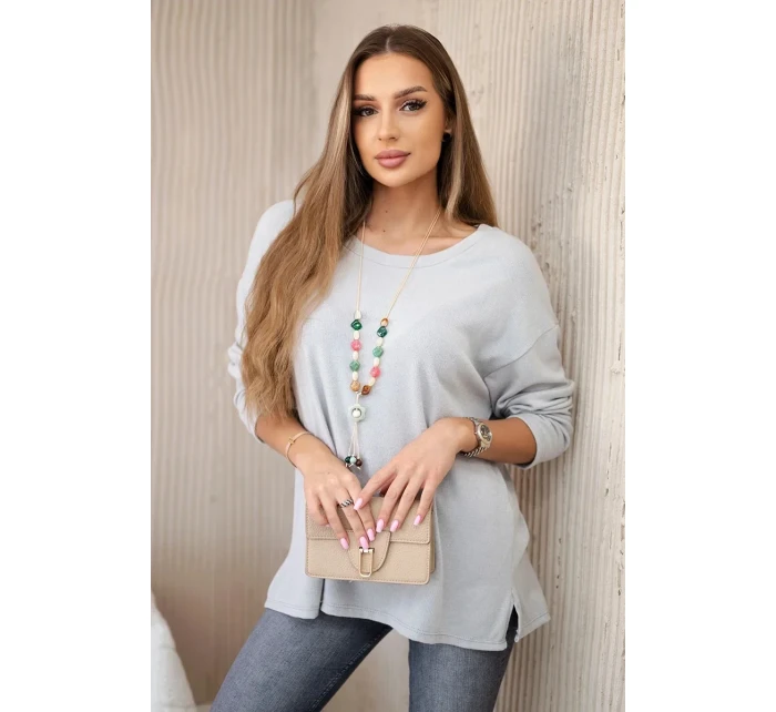 Blúzka s náhrdelníkom sivá