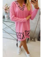 Svetloružové šaty s kapucňou a potlačou Svetloružové šaty s kapucňou a potlačou