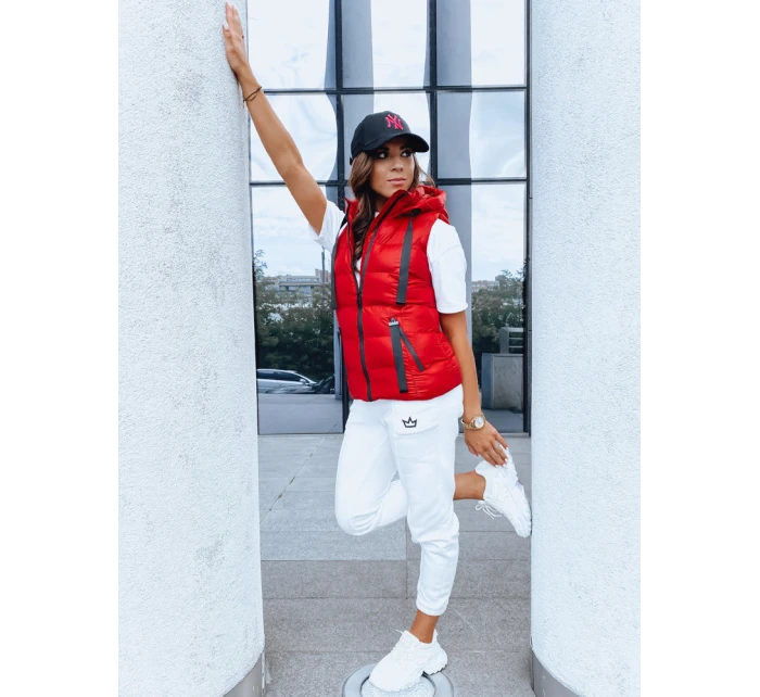 Dámská prošívaná vesta červená Dstreet model 21970402 - FashionStreet Dámská prošívaná vesta červená Dstreet model 21970402 - FashionStreet