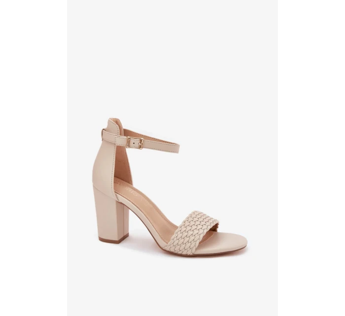 Sandále na podpätku model 213925 Vykročte štýlovo Sandále na podpätku model 213925 Vykročte štýlovo