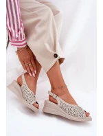 Dámské Kožené Sandály Na Klínu model 21695174 Béžové - VINCEZA Dámské Kožené Sandály Na Klínu model 21695174 Béžové - VINCEZA