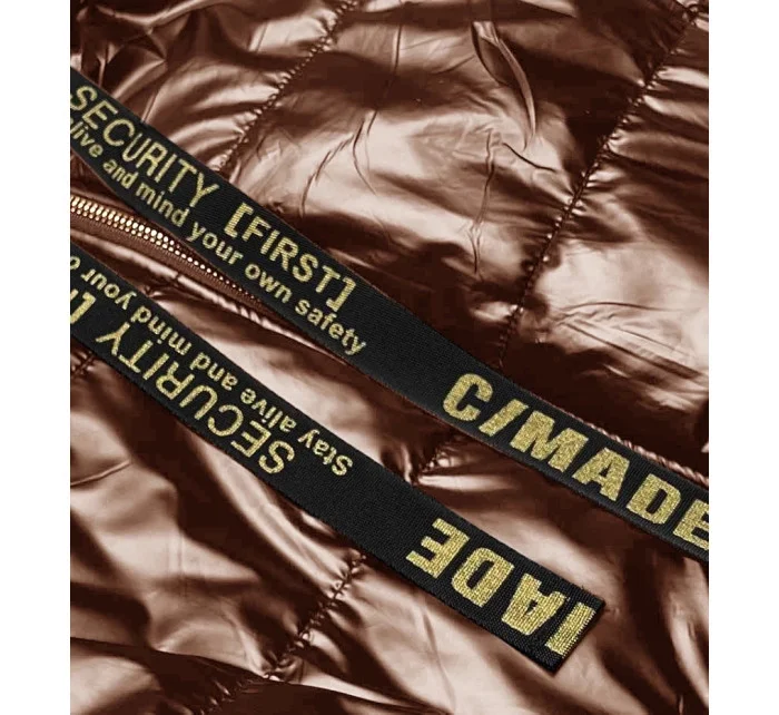 Lesklá vesta s kapucňou v karamelovej farbe (B8131-14) Lesklá vesta s kapucňou v karamelovej farbe (B8131-14)