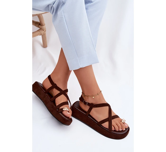 Sandály na platformě s zlatým detailem čokoládové model 22111363 - Boto