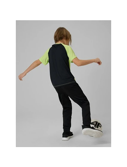 Chlapecké rychleschnoucí sportovní kalhoty model 22209999 - 4F Chlapecké rychleschnoucí sportovní kalhoty model 22209999 - 4F