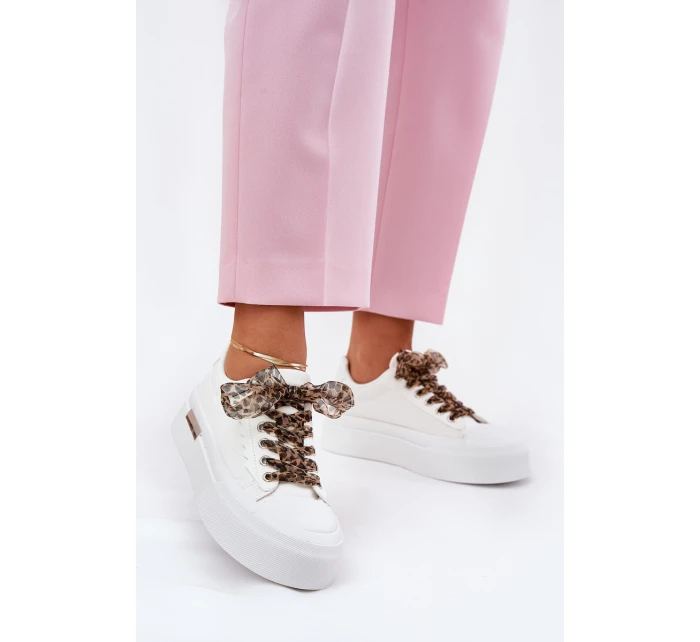 Dámské tenisky na masivní platformě s ozdobným šněrováním bílé model 21689278 - Boto Dámské tenisky na masivní platformě s ozdobným šněrováním bílé model 21689278 - Boto