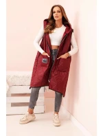 Dámska prešívaná vesta s kapucňou na zips v bordovej farbe