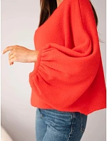 Svetr dámský s přídavkem model 22540764 oversize červený - K-Fashion Svetr dámský s přídavkem model 22540764 oversize červený - K-Fashion