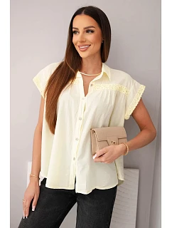 Dámska bavlnená košeľová blúzka s čipkou a krátkymi rukávmi žltá