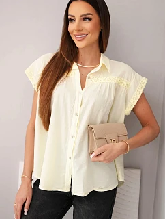 Dámska bavlnená košeľová blúzka s čipkou a krátkymi rukávmi žltá
