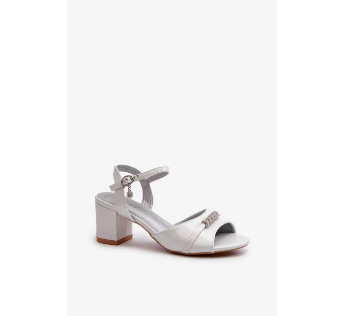 Sandále na podpätku 20241 strieborné - Vykročte štýlovo Sandále na podpätku 20241 strieborné - Vykročte štýlovo