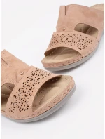 Designové dámské nazouváky model 20987037 na plochém podpatku Designové dámské nazouváky model 20987037 na plochém podpatku