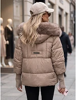 Pikowana kurtka damska zimowa z futerkiem beżowa FashionStreet TY5740 Pikowana kurtka damska zimowa z futerkiem beżowa FashionStreet TY5740