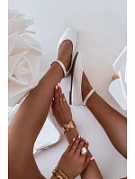 Dámské baleríny s řemínkem a sponou bílé Janelor Dámské baleríny s řemínkem a sponou bílé Janelor