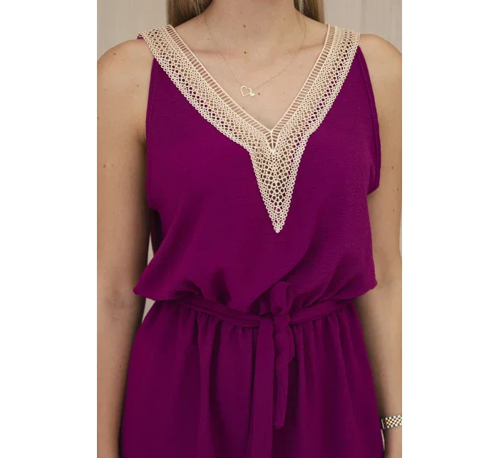 Krátky overal s ozdobnou čipkou slivka