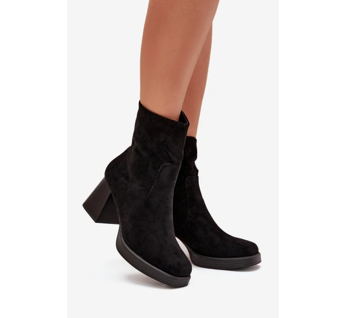 Dámské Botky Na Podpatku Z Eko Semiše Se Zipem Černé model 21705632 - Boto Dámské Botky Na Podpatku Z Eko Semiše Se Zipem Černé model 21705632 - Boto
