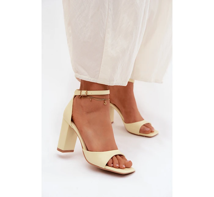 Dámské sandály na podpatku z umělé kůže žluté model 22122806 - Boto