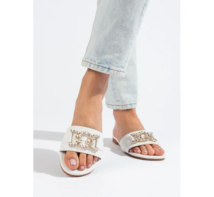 Módne biele nazúvaky dámske bez podpätku Módne biele nazúvaky dámske bez podpätku