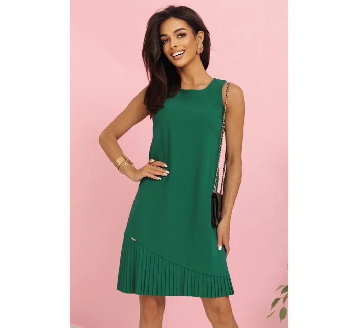 308-4 KARINE elegantné trapézové šaty s asymetrickými pásmi - ZELENÉ