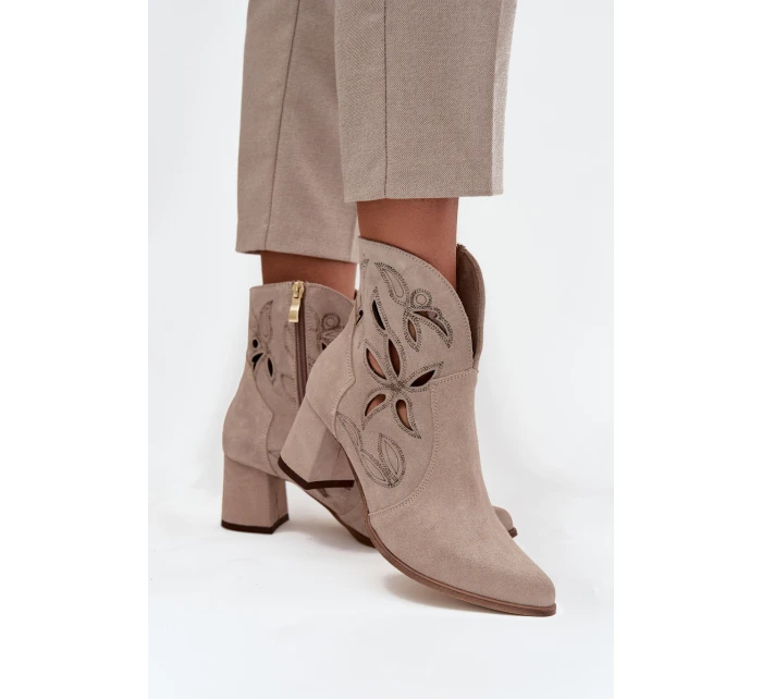 Semišové dámské kotníčkové boty na podpatku  Cappuccino model 21713248 - Zazoo