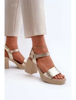 model 21655608 Dámské Kožené Sandály Na Klínu Zlaté - Zazoo
