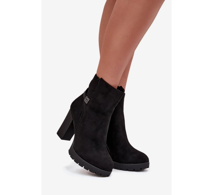 Ocieplane Botki Damskie Na Słupku Z Ozdobnym Paskiem Czarne Zayna Ocieplane Botki Damskie Na Słupku Z Ozdobnym Paskiem Czarne Zayna