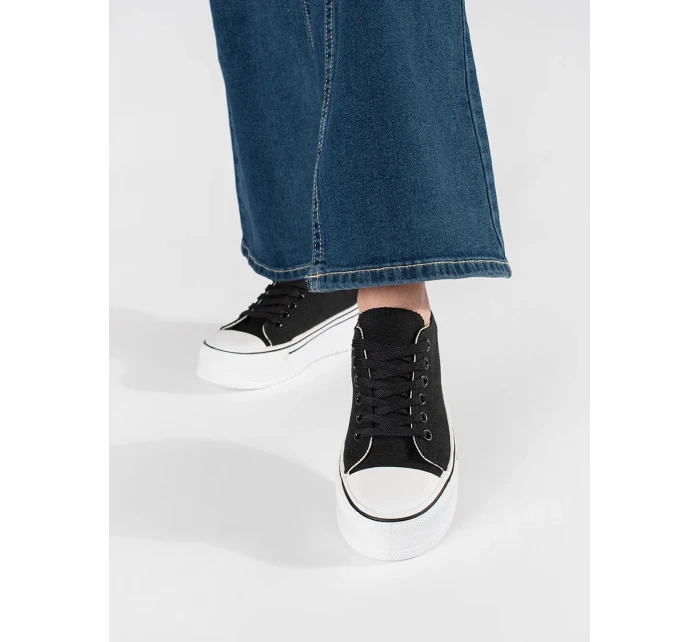 Luxusné dámske čierne tenisky na platforme Luxusné dámske čierne tenisky na platforme