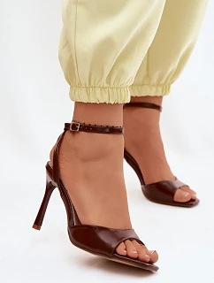 Sandále na podpätku model 227434 Vykročte štýlovo
